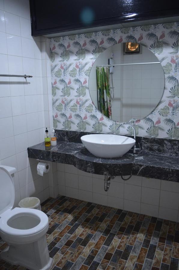 โรงแรมเมืองเพรียวอินน์ Mueang Phriao Inn Hotel Sara Buri Esterno foto