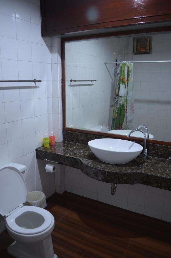 โรงแรมเมืองเพรียวอินน์ Mueang Phriao Inn Hotel Sara Buri Esterno foto