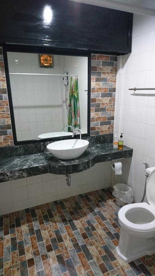 โรงแรมเมืองเพรียวอินน์ Mueang Phriao Inn Hotel Sara Buri Esterno foto