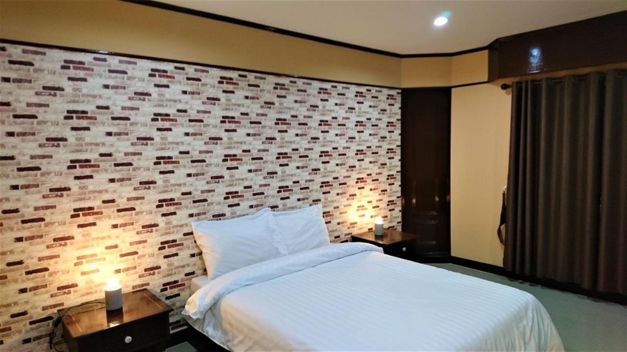 โรงแรมเมืองเพรียวอินน์ Mueang Phriao Inn Hotel Sara Buri Esterno foto
