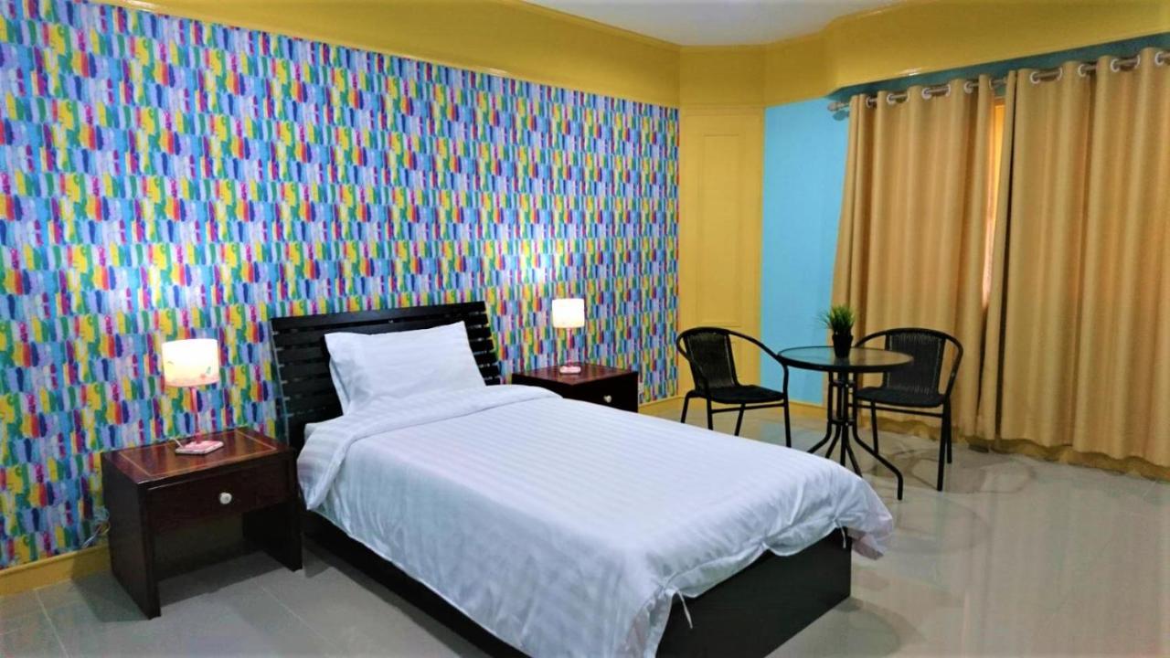 โรงแรมเมืองเพรียวอินน์ Mueang Phriao Inn Hotel Sara Buri Esterno foto