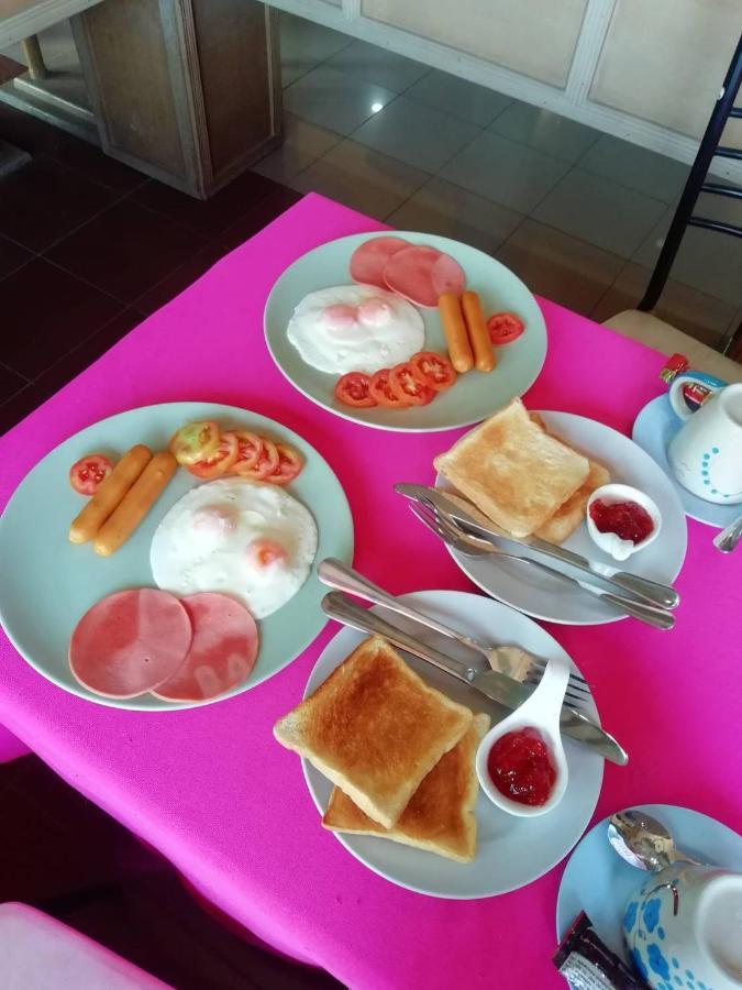 โรงแรมเมืองเพรียวอินน์ Mueang Phriao Inn Hotel Sara Buri Esterno foto